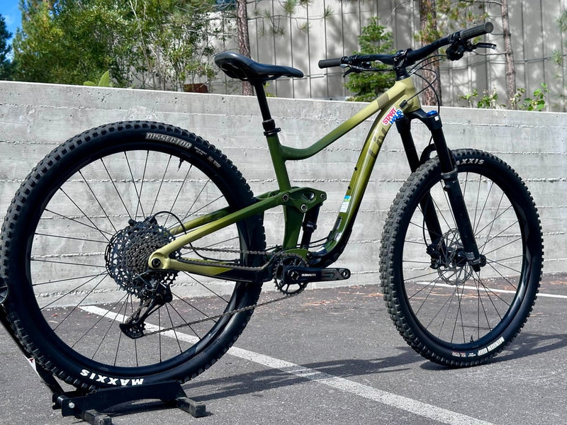 Load image into Gallery viewer, DEMO - Liv Intrigue 29 2 Women's Mountain Bike, Size S
