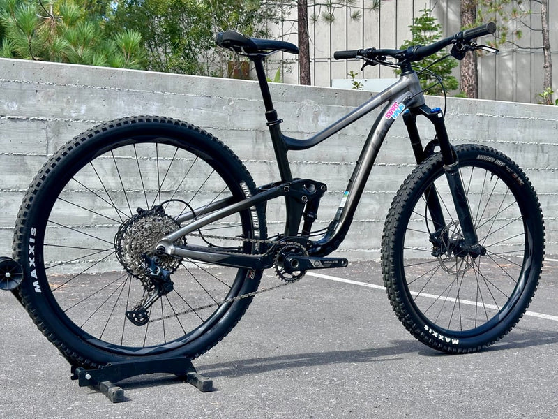 Load image into Gallery viewer, DEMO - Liv Intrigue 29 1 Women's Full Suspension Mountain Bike, Size M
