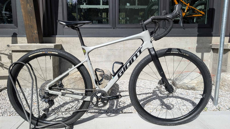 Load image into Gallery viewer, DEMO - Giant Revolt Advanced 1 Carbon Gravel Bike, Size Medium
