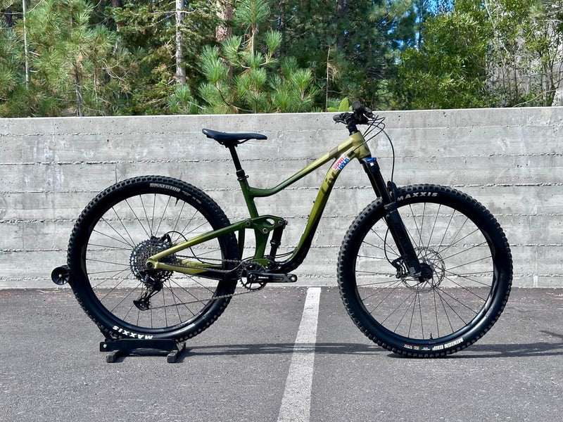 Load image into Gallery viewer, DEMO - Liv Intrigue 29 2 Women's Mountain Bike, Size S
