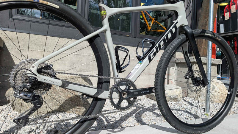 Load image into Gallery viewer, DEMO - Giant Revolt Advanced 1 Carbon Gravel Bike, Size Medium
